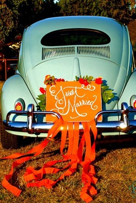  decoration voiture mariage avec ruban orange automne